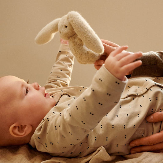 Liewood - Hochet peluche - Lapin Romain – Sable