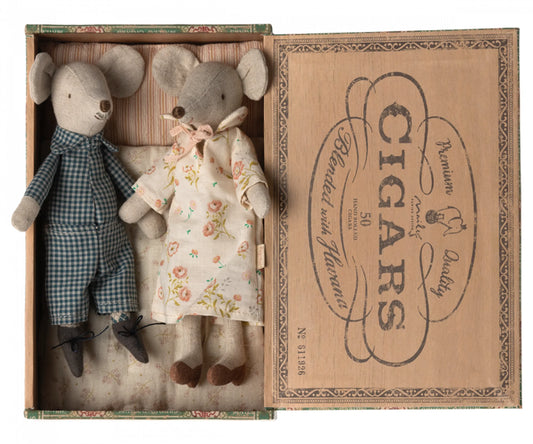 Grand-mère & Grand-père souris et leur boîte à cigares